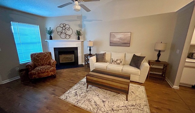 2 Bedroom-2 Bath With Office Near Hospital-New To Vrbo