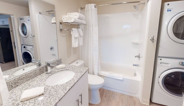 2 Bedroom 2 Bathroom Furnished Apartment