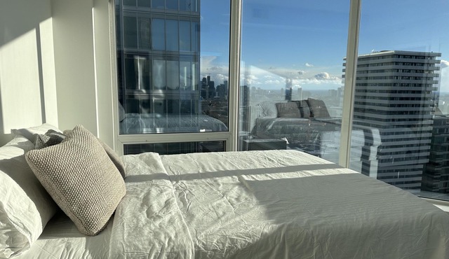 2-bedroom, 2-bathroom condo in stylish Yorkville. Parking & in-suite laundry Inc