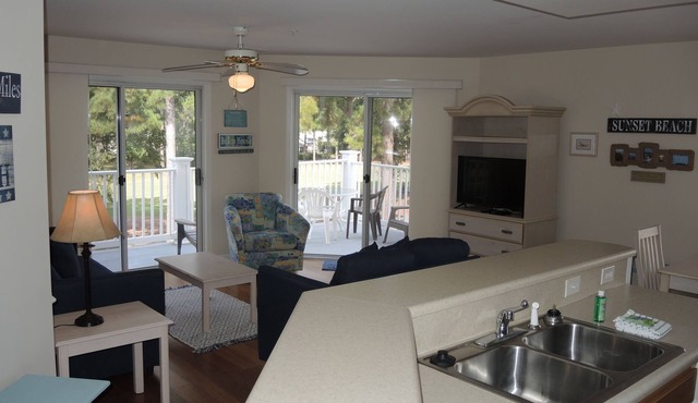 2 Bedroom/2 Bathroom, Golf Course View, Calabash style Seafood nearby(2909)