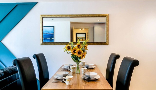 2 Bedroom 2 Bathroom Central Apartment