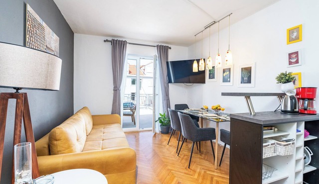 2 bedroom, 2 bathroom Apartment in Lapad with a large terrace and parking