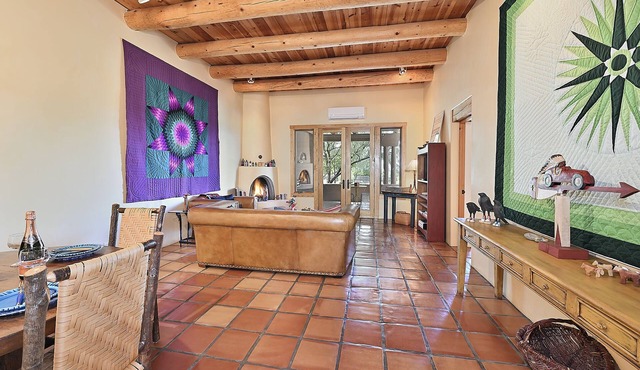 2 Bedroom, 2 Bathroom Luxury Townhome; 0.3 miles to Canyon Rd; AC; Lovely Views