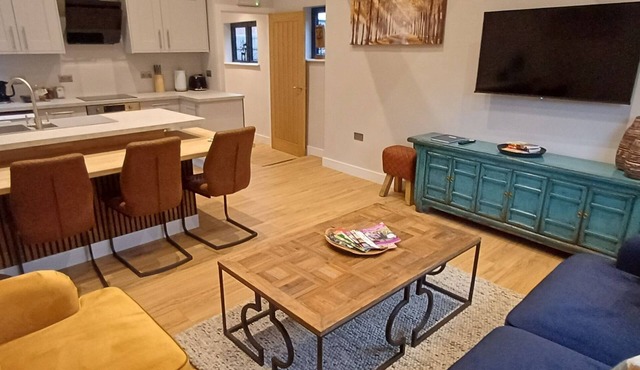 2 Bedroom 2 ensuites, lounge and Kitchen