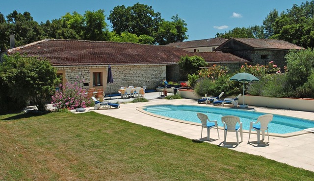 2 bedroom 2 bathroom traditional Quercy stone barn
