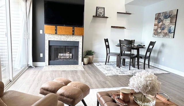 2-bedroom, 2 full bath executive townhome in awesome Auburn Hills with WiFi, AC