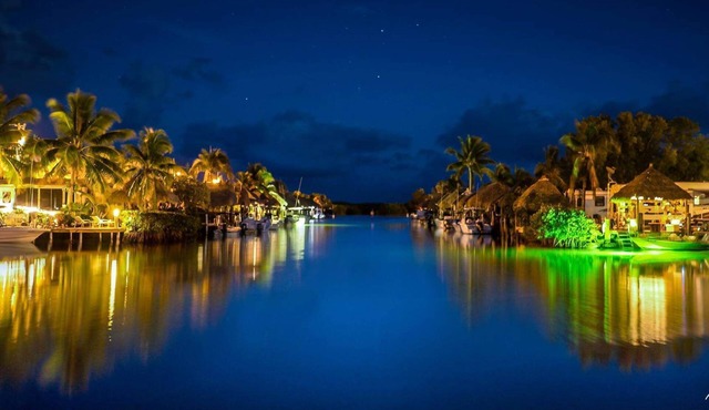 2 bedroom & 25' Boat Dock ~ Waterfront Atlantic Side & PrivateTiki dining, bikes