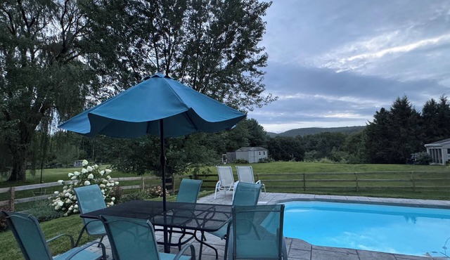 2-bedroom 2nd floor suite in Kent with pool