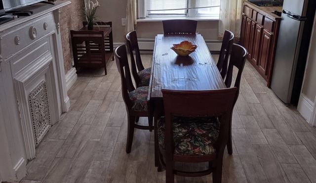 2 BEDROOM 3RD FLOOR RENOVATED W/KITCHEN - 3 MINUTES TO SUBWAY