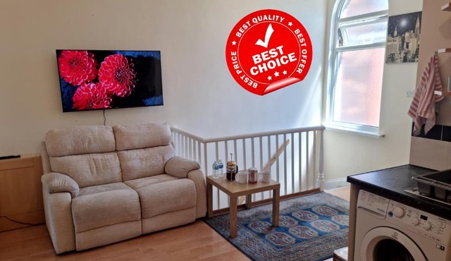 2 Bedroom 4 Beds Family Flat Free Parking & Fast Wi-Fi Self-Check-in Cosy & Spacious