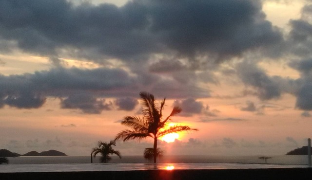 2 bedroom apartment with good views of the Coral Sea and Islands.