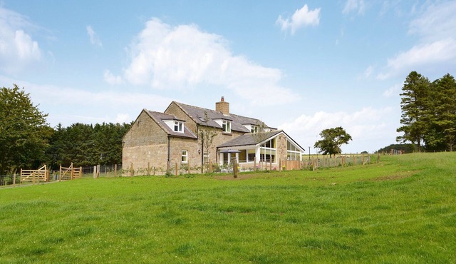 2 bedroom accommodation in Farnham, near Rothbury