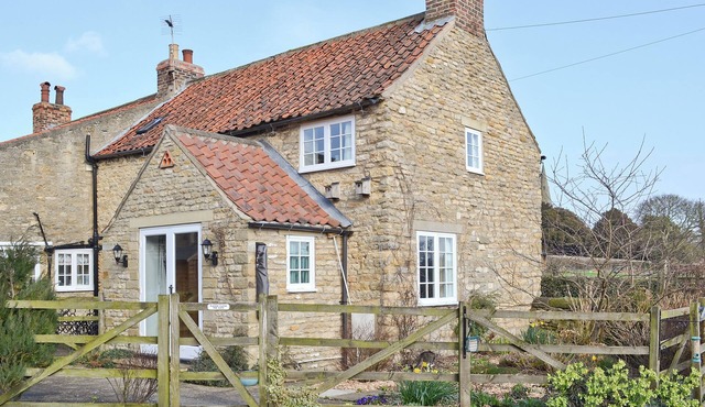 2 bedroom accommodation in Brompton by Sawdon