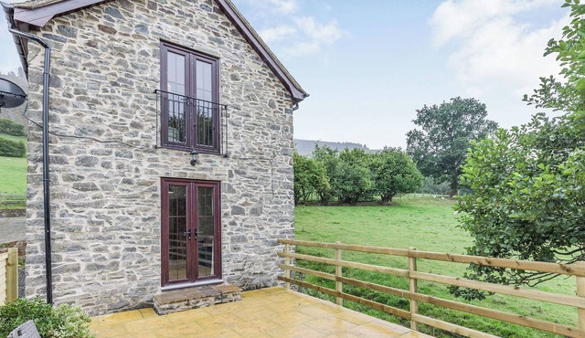 2 bedroom accommodation in Penybntfawr, near Oswestry