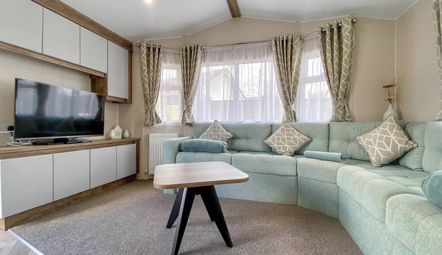 2 bedroom accommodation in Kewstoke, near Weston-Super-Mare