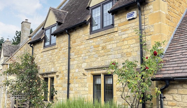 2 bedroom accommodation in Stretton-on-Fosse, near Moreton-in-Marsh