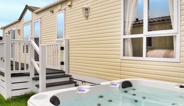 2 bedroom accommodation in Patrington Haven