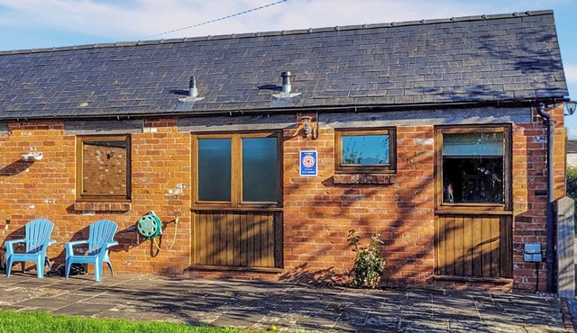 2 bedroom accommodation in Charfield, near Wotton-under-Edge