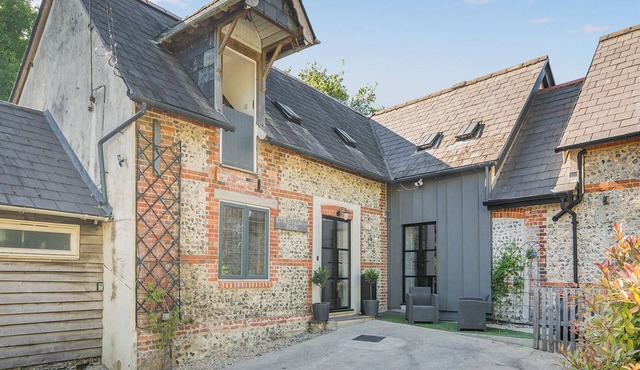 2 bedroom accommodation in Milton Abbas, near Blandford Forum