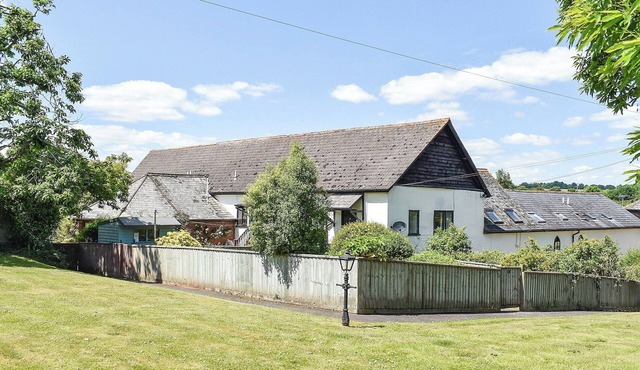 2 bedroom accommodation in Colaton Raleigh