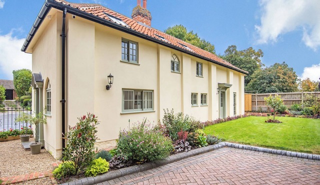 2 bedroom accommodation in Halton Holegate