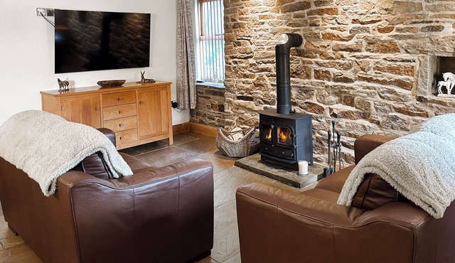 2 bedroom accommodation in Little Hayfield