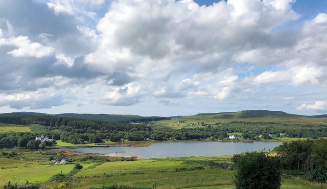 2 bedroom accommodation in Skeabost Bridge