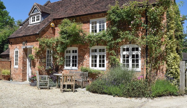 2 bedroom accommodation in Aston Cantlow, near Stratford