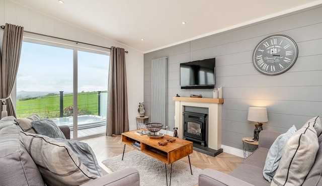 2 bedroom accommodation in Midsomer House, East Compton