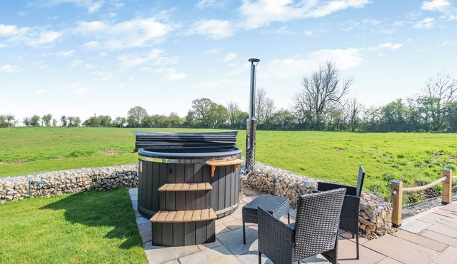 2 bedroom accommodation in South Leverton