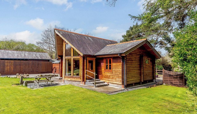 2 bedroom accommodation in Trevarren, near Newquay