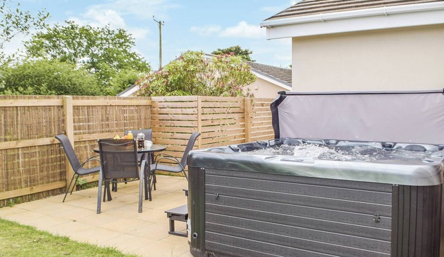 2 bedroom accommodation in Walwyns Castle