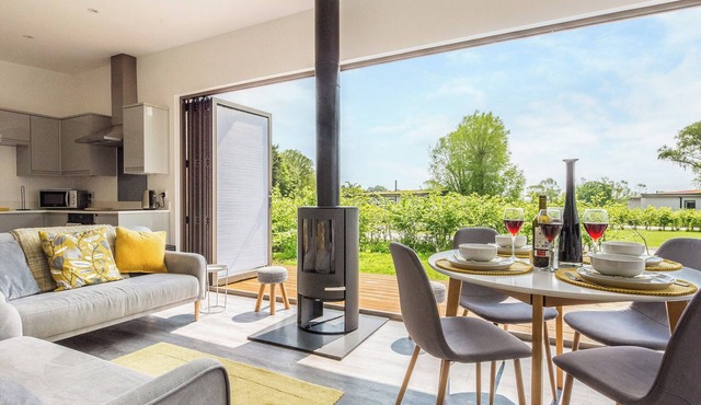 2 bedroom accommodation in East Bergholt