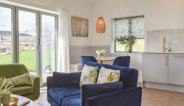 2 bedroom accommodation in Summit, Littleborough near Todmorden