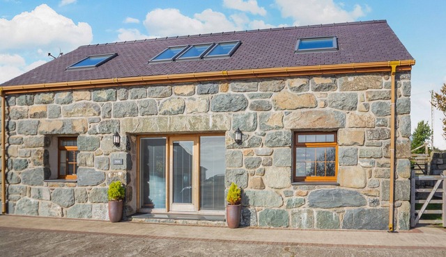 2 bedroom accommodation in Chwilog, near Pwllheli