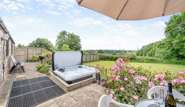 2 bedroom accommodation in Churchinford, near Taunton