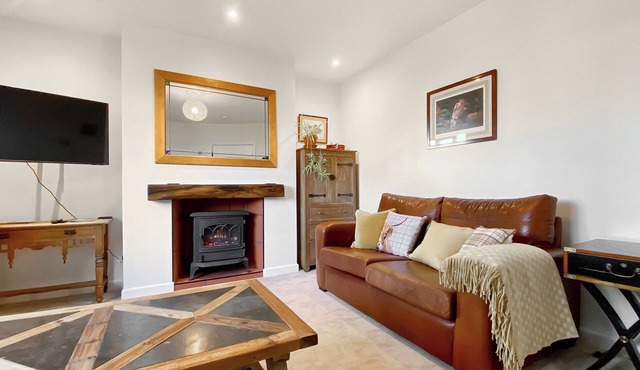 2 bedroom accommodation in Winterbourne Monkton, Nr Marlborough