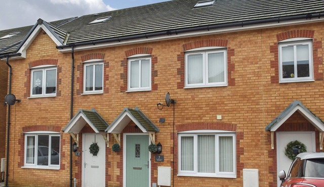 2 bedroom accommodation in Cwmfelinfach