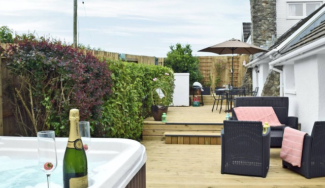 2 bedroom accommodation in Johnston, near Broad Haven