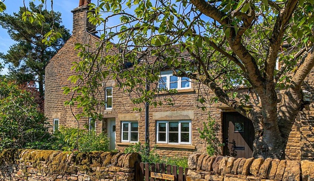 2 bedroom accommodation in Sutton, near Macclesfield