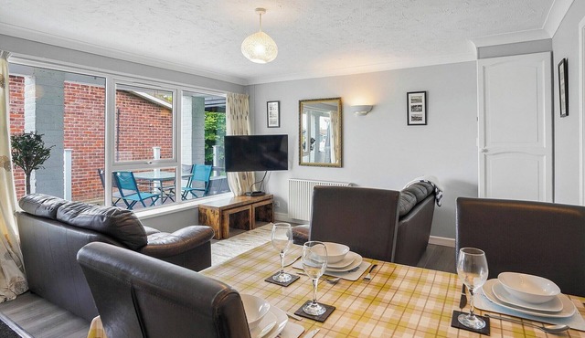 2 bedroom accommodation in Oulton Broad