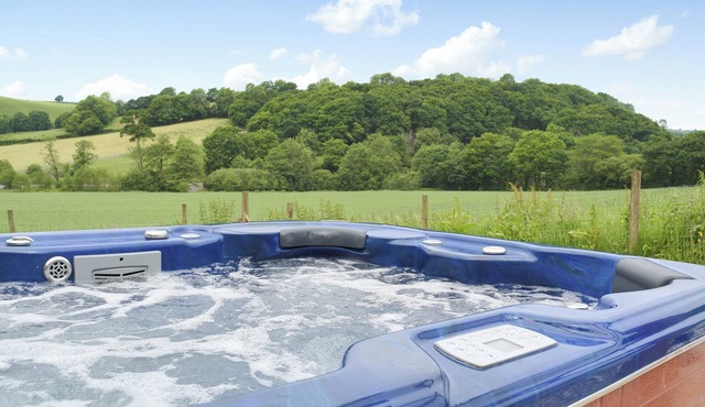 2 bedroom accommodation in White Mill, near Carmarthen