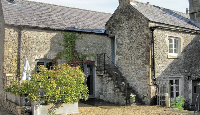 2 bedroom accommodation in Cold Ashton, Bath