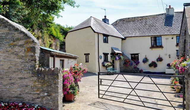 2 bedroom accommodation in Brixton Torr