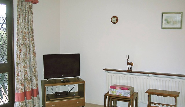 2 bedroom accommodation in Old Brampton, near Chesterfield