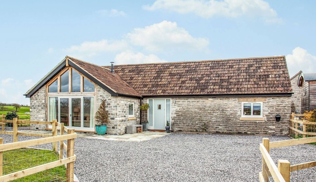 2 bedroom accommodation in Southwood, near Glastonbury