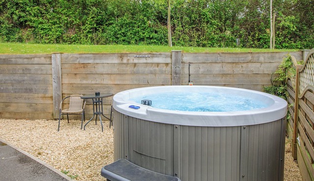 2 bedroom accommodation in Glastonbury