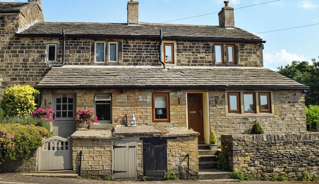 2 bedroom accommodation in Kirkburton, near Huddersfield