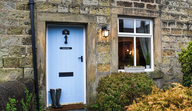 2 bedroom accommodation in Hurst Green