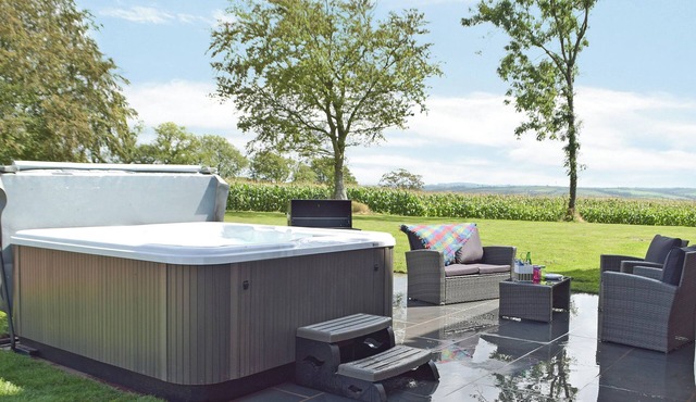 2 bedroom accommodation in Llansteffan